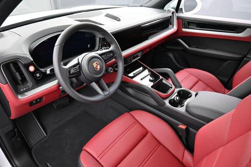 Carrara White Metallic 2026 Porsche Cayenne Base