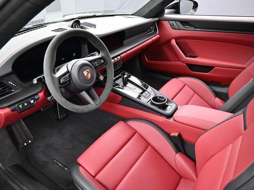 2026 Porsche 911 Carrera 4 GTS