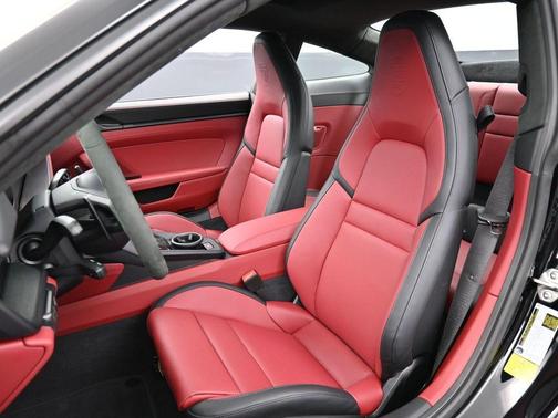 2026 Porsche 911 Carrera 4 GTS