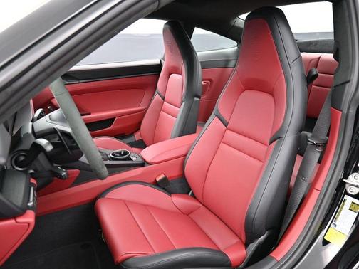 2026 Porsche 911 Carrera 4 GTS