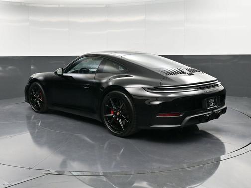 2026 Porsche 911 Carrera 4 GTS