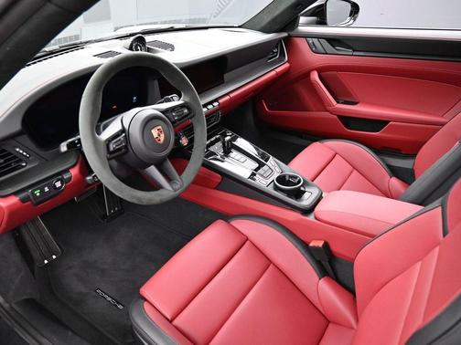 2026 Porsche 911 Carrera 4 GTS