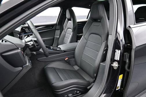 Jet Black Metallic 2026 Porsche Panamera 4