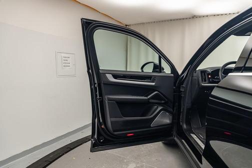 2024 Porsche Cayenne S