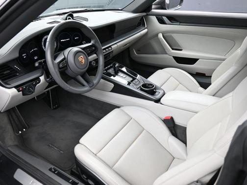 2020 Porsche 911 Carrera