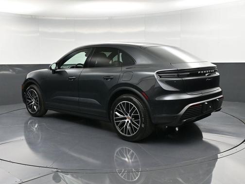 2025 Porsche Macan 4