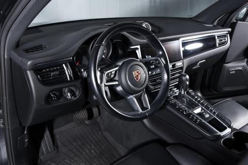 2020 Porsche Macan Base