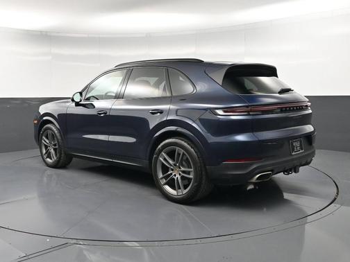 Blue Metallic 2024 Porsche Cayenne Base