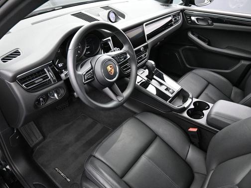 2022 Porsche Macan Base