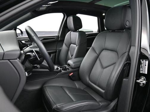 2022 Porsche Macan Base