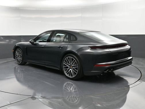 2026 Porsche Panamera 4