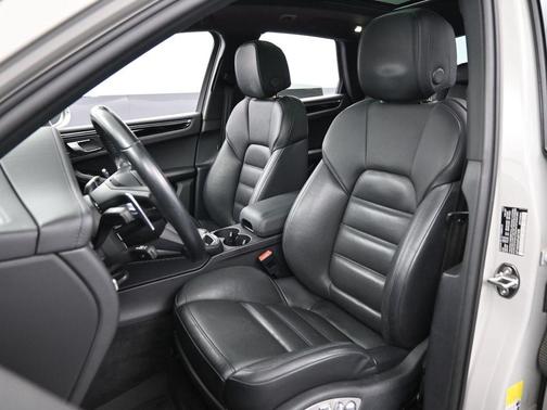 2023 Porsche Macan S