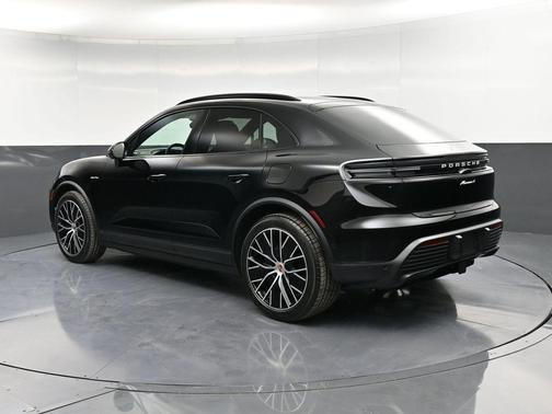 2026 Porsche Macan 4