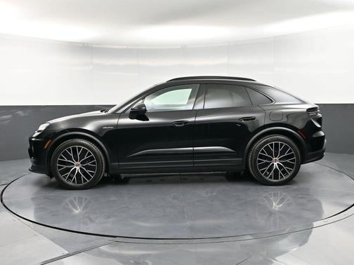 2026 Porsche Macan 4