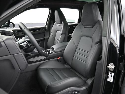 2026 Porsche Cayenne GTS