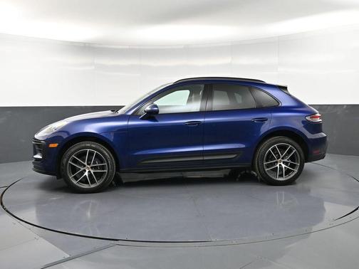 Gentian Blue Metallic 2025 Porsche Macan