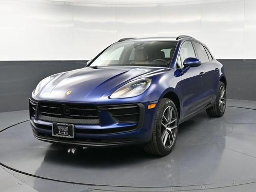 Gentian Blue Metallic 2025 Porsche Macan