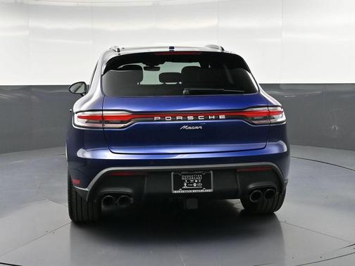 Gentian Blue Metallic 2025 Porsche Macan