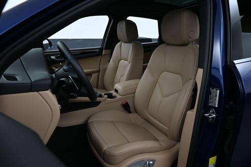 Gentian Blue Metallic 2025 Porsche Macan