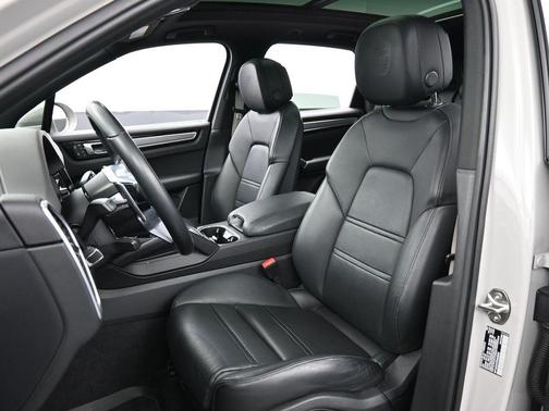 2023 Porsche Cayenne Platinum Edition