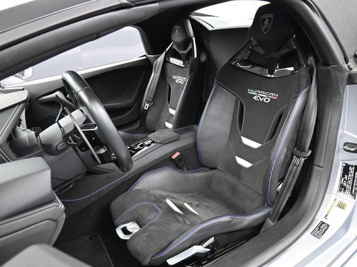 2022 Lamborghini Huracan EVO Base