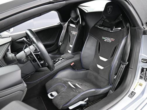2022 Lamborghini Huracan EVO Base