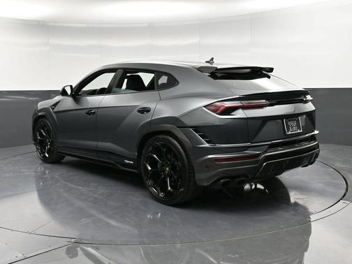 2024 Lamborghini Urus Performante