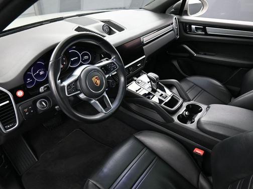 2023 Porsche Cayenne Platinum Edition
