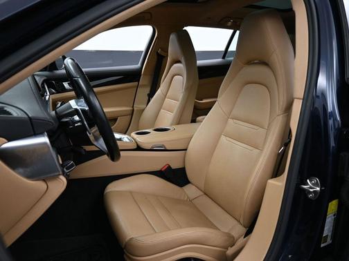 2018 Porsche Panamera 4