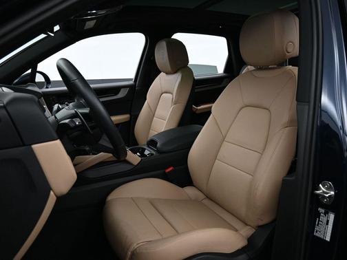 2025 Porsche Cayenne Base