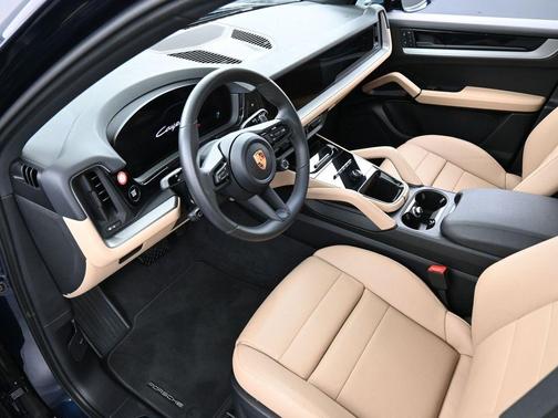 2025 Porsche Cayenne Base