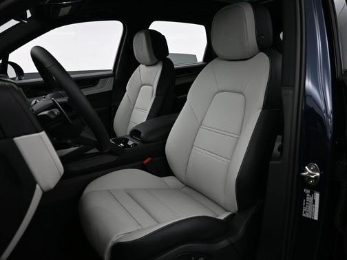 2025 Porsche Cayenne Base