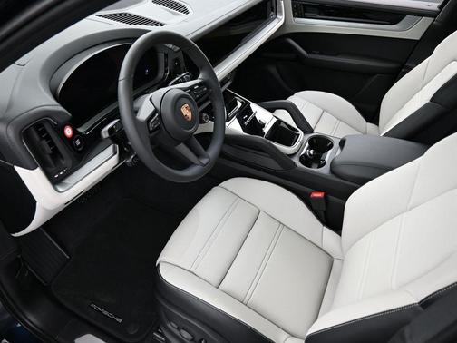 2025 Porsche Cayenne Base