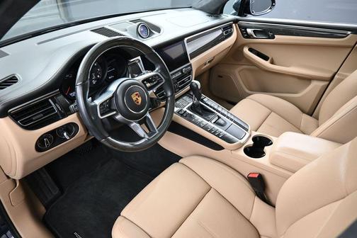 Night Blue Metallic 2020 Porsche Macan GTS