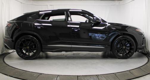 2019 Lamborghini Urus Base