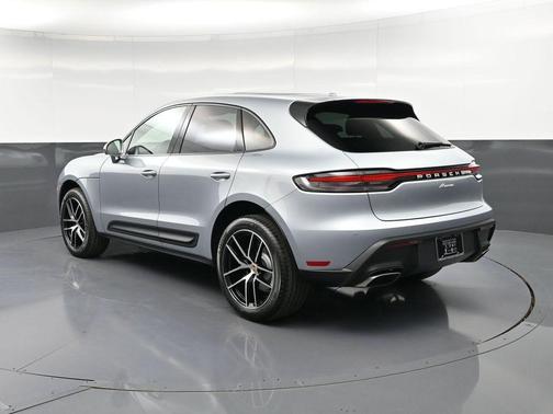 Dolomite Silver Metallic 2026 Porsche Macan Base