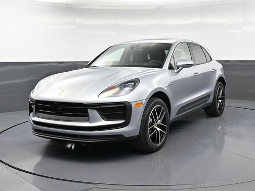 Dolomite Silver Metallic 2026 Porsche Macan Base