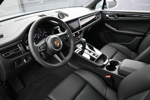 Dolomite Silver Metallic 2026 Porsche Macan Base
