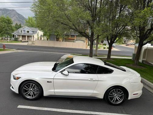 White 2017 Ford Mustang GT