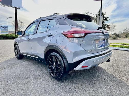 2021 Nissan Kicks SR