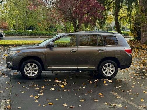 2012 Toyota Highlander Base (A6)