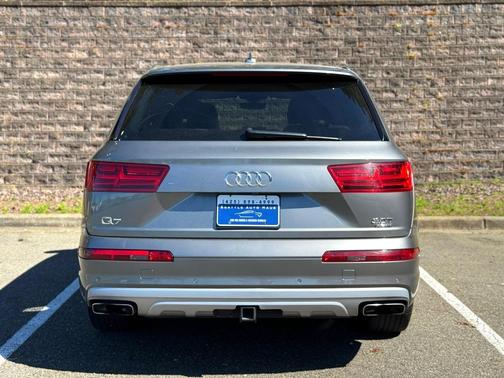 Graphite Gray Metallic 2017 Audi Q7 3.0T Prestige