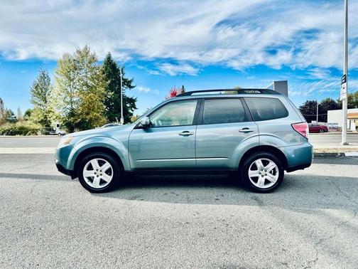Sage Green Metallic 2010 Subaru Forester 2.5X Premium
