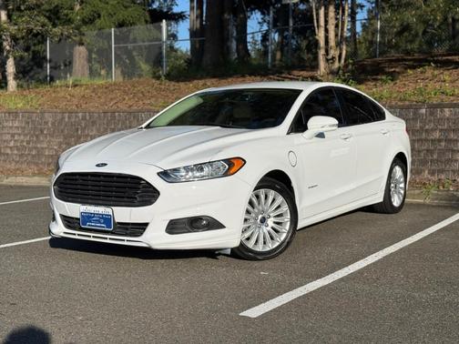 White 2015 Ford Fusion Energi SE Luxury
