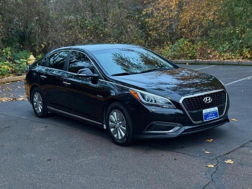 2017 Hyundai SONATA Hybrid SE