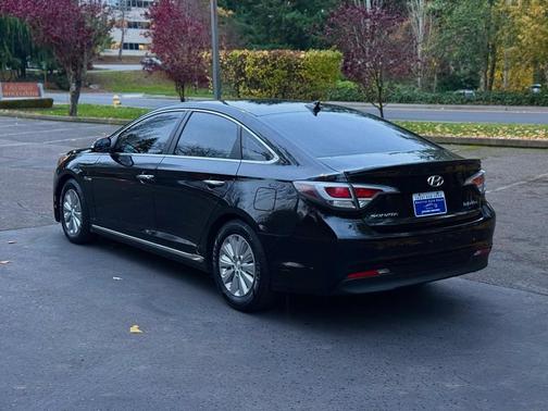 2017 Hyundai SONATA Hybrid SE