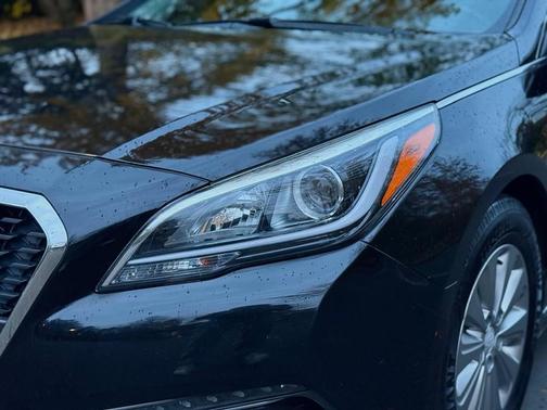 2017 Hyundai SONATA Hybrid SE