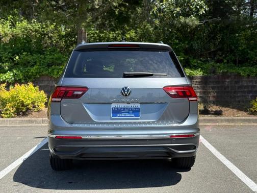 Platinum Gray Metallic 2022 Volkswagen Tiguan 2.0T SE