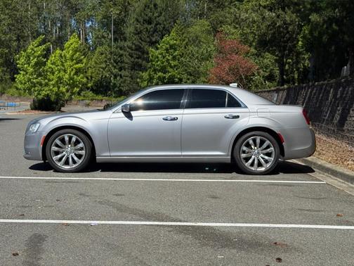 Silver 2018 Chrysler 300 Limited