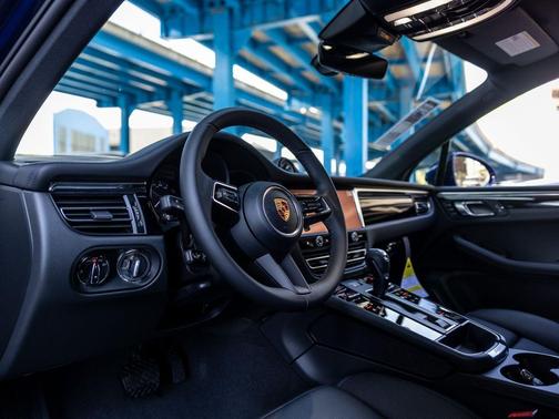 Blue Metallic 2026 Porsche Macan Macan